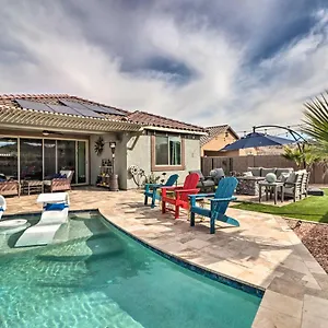 Stunning Vacation With Private Pool! Holiday home